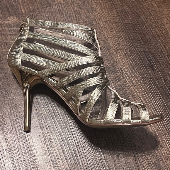 Michael Kors Gold Strappy Heels Size 8 - Picture 3 of 16